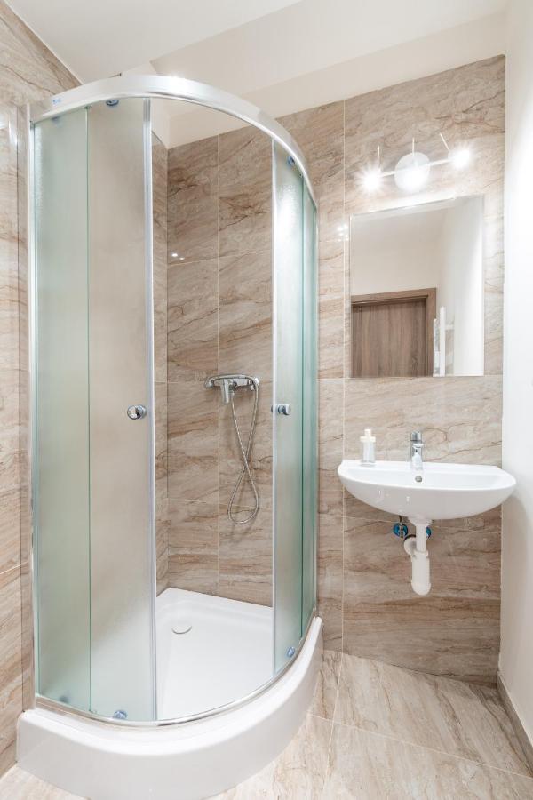 Studio Brand New Apartment #28 In New Building With Free Parking In City Center Prague Exterior photo